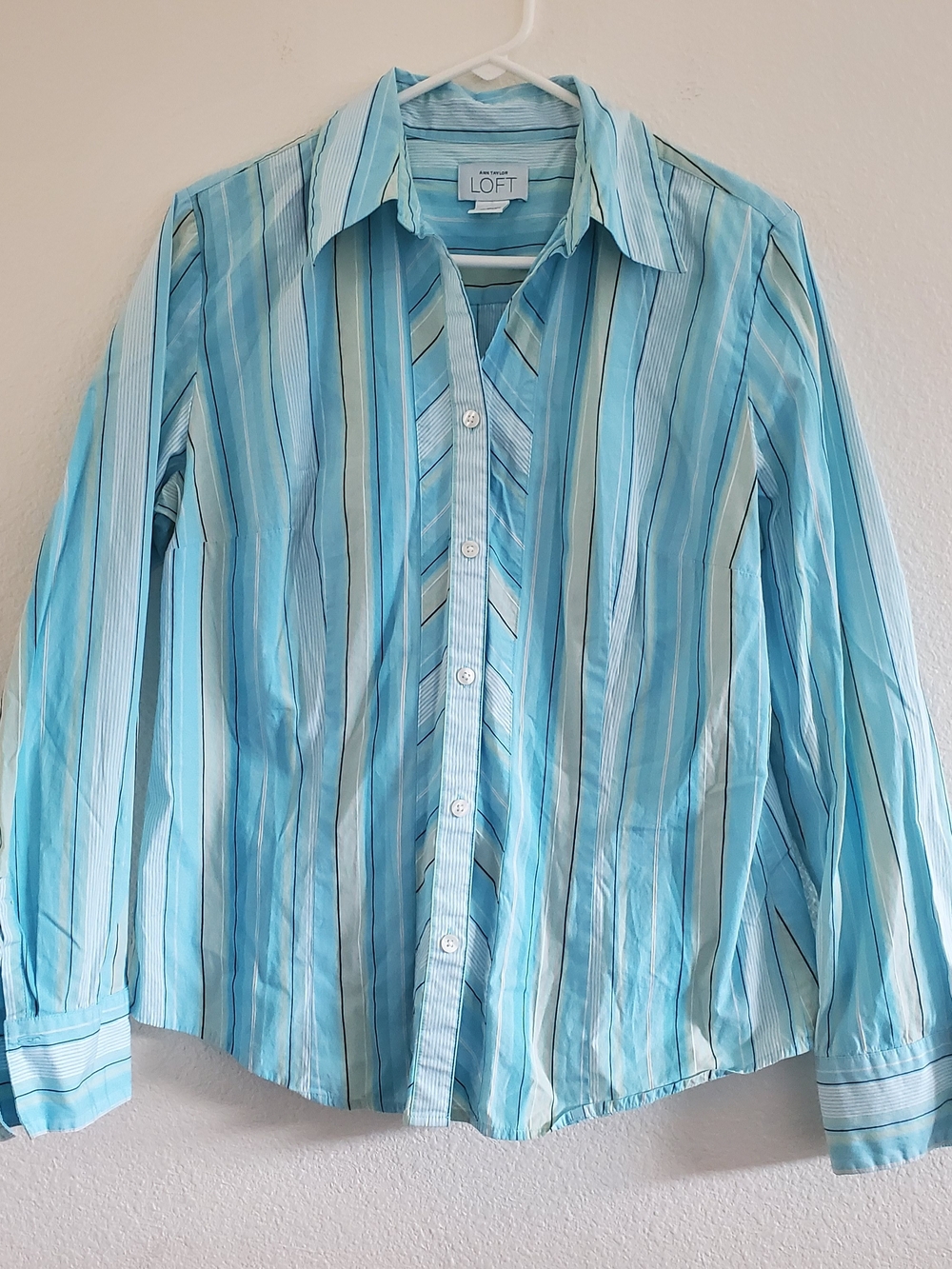 Ann Taylor LOFT 100% Cotton Blue and Aqua Striped Button-Down Shirt - Picture 3 of 8